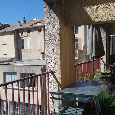 Appartement Climatise Avec Terrasse Au Coeur De Ніон Екстер'єр фото