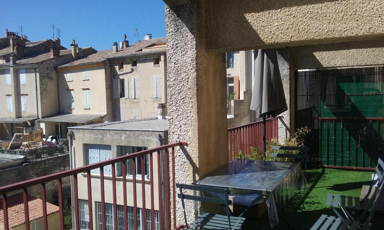 Appartement Climatise Avec Terrasse Au Coeur De Ніон Екстер'єр фото